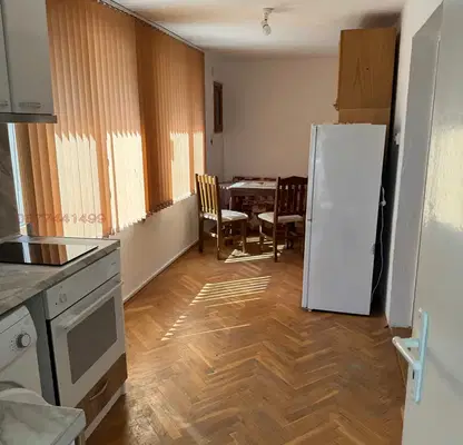 Снимка 2 — Самостоятелна къща с 2 етажа в Свети Никола, Варна