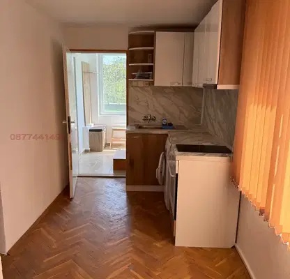 Снимка 4 — Самостоятелна къща с 2 етажа в Свети Никола, Варна