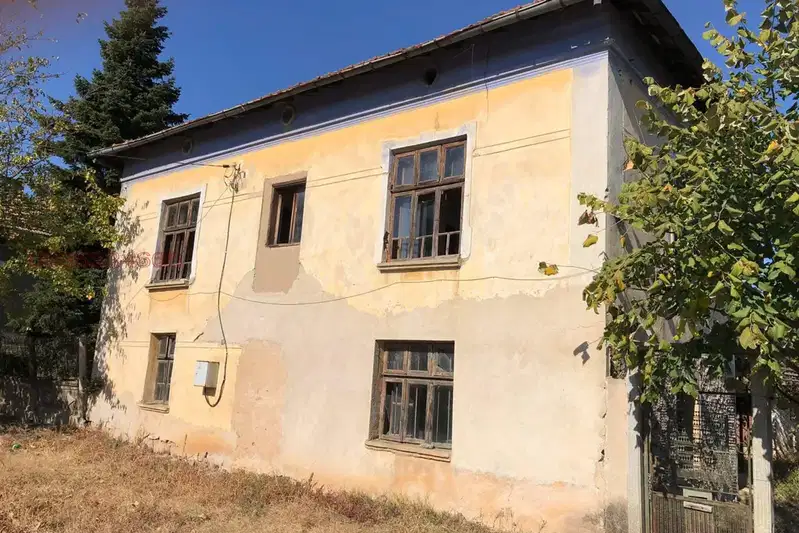House in Oblast Montana, Virove