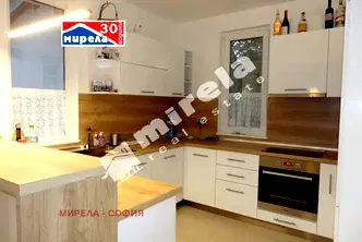 Къща в София, с. Редина