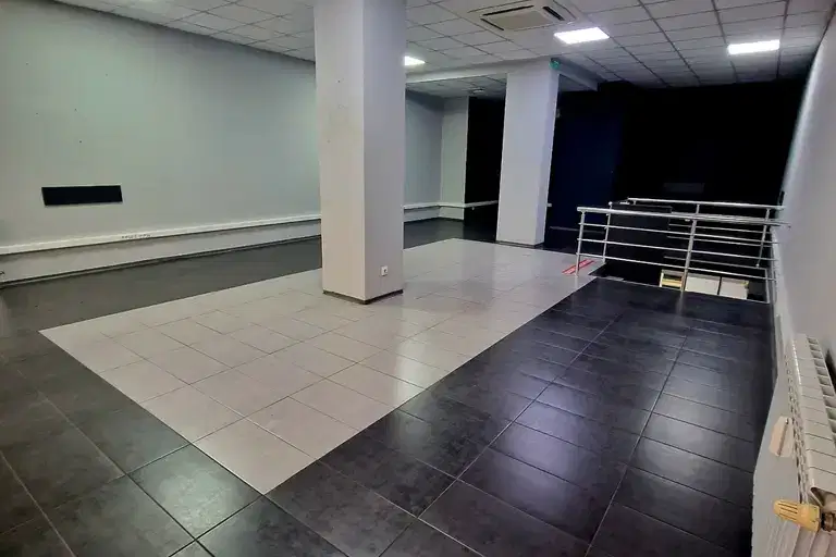 Магазин в София, Център