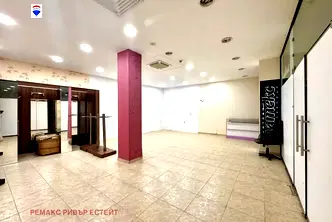 Магазин в Русе, Център