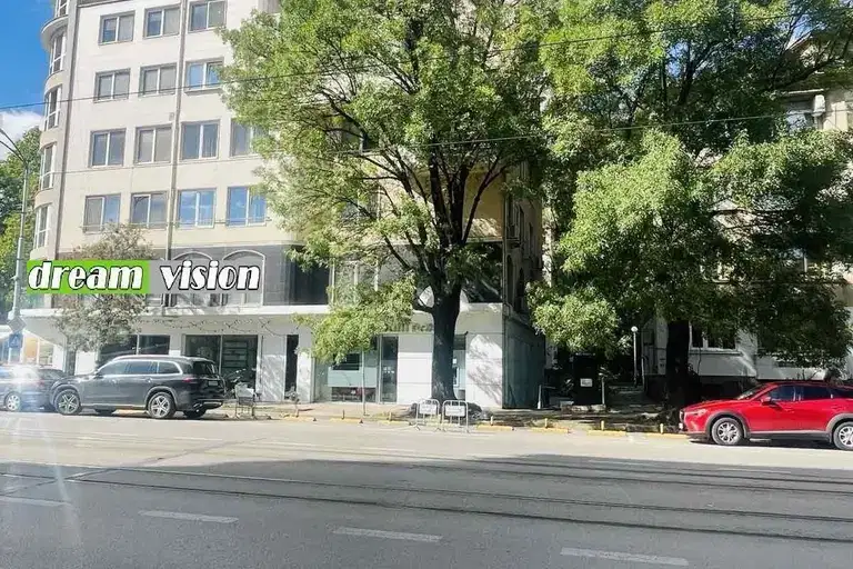 Магазин в София, Иван Вазов