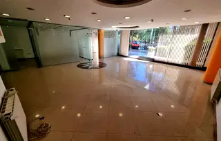 Магазин в София, Изток