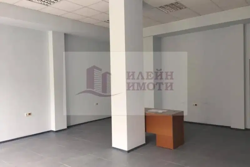 Магазин в Русе, Широк център