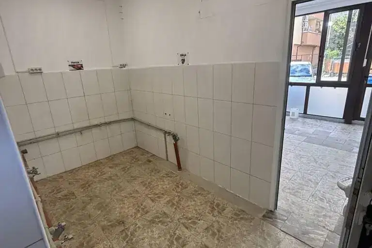 Магазин в Бургас, Възраждане