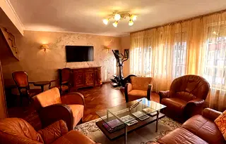 Многостаен апартамент в София, Белите брези