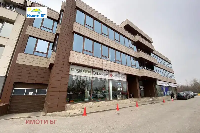 Office in Студентски