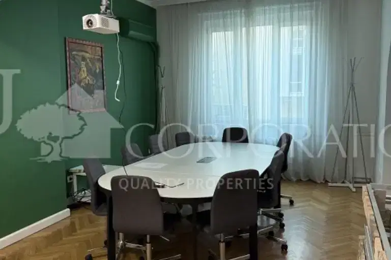Офис в София, Център