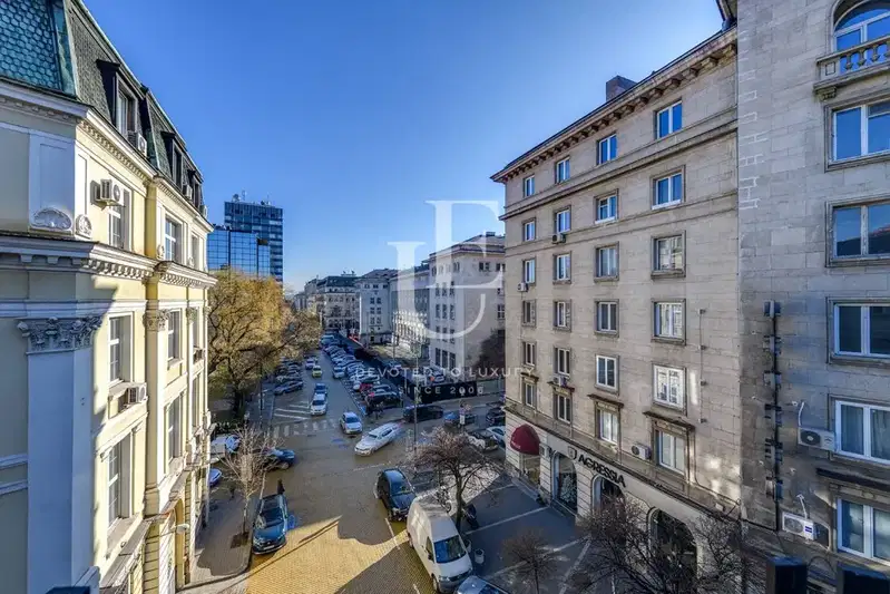 Office in Sofia, Centyr