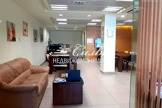 Офис в Шумен, Център