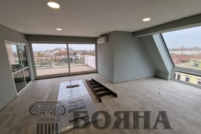 Office in Ruse, Centyr