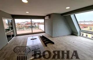 Офис в Русе, Център