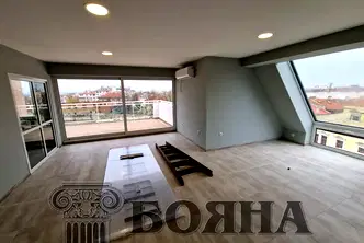 Офис в Русе, Център