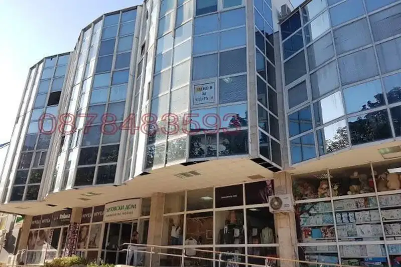 Office in Раз, Център