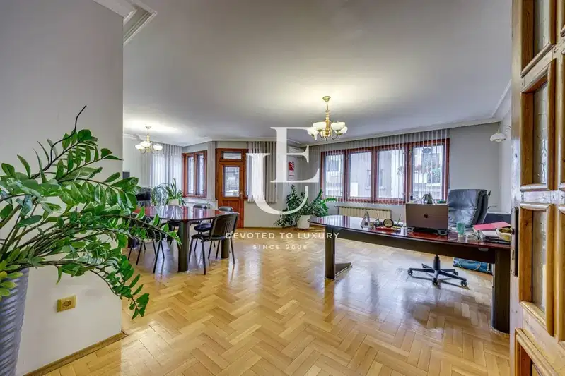 Office in Sofiya, Centyr