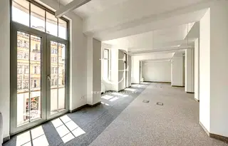 Офис в София, Център