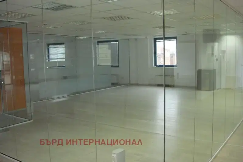 Office in Sofiya, Centyr