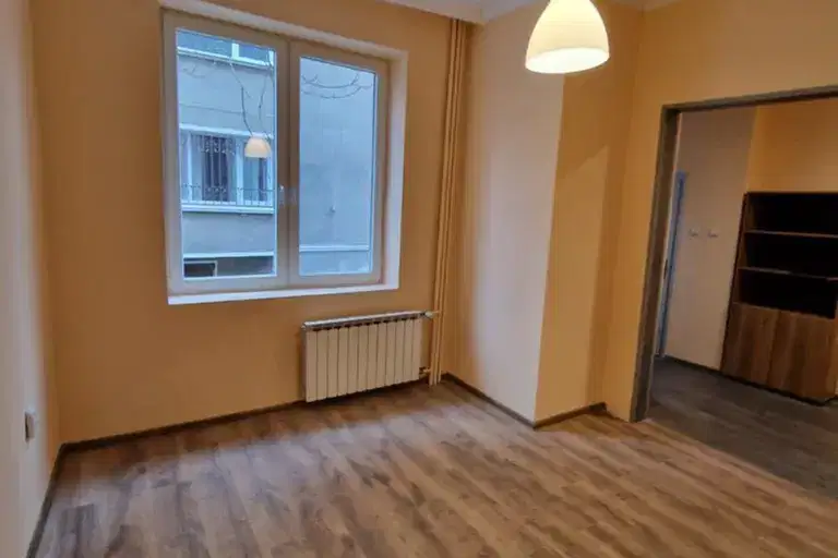 Office in Sofiya, Centyr