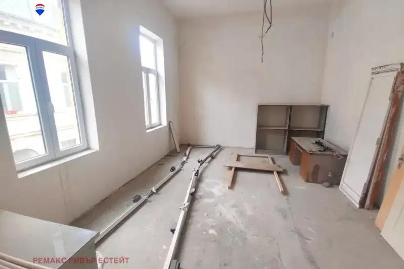 Офис в Русе, Център