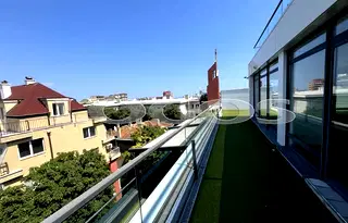 Офис във Варна, Център