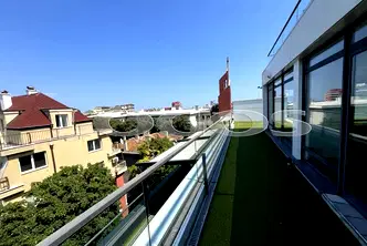 Офис във Варна, Център