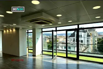 Офис във Варна, Център