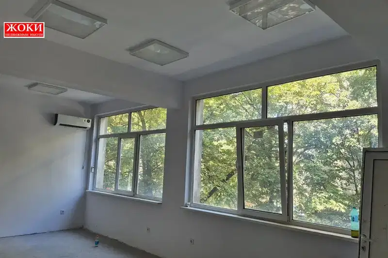 Office in Pernik, Centyr