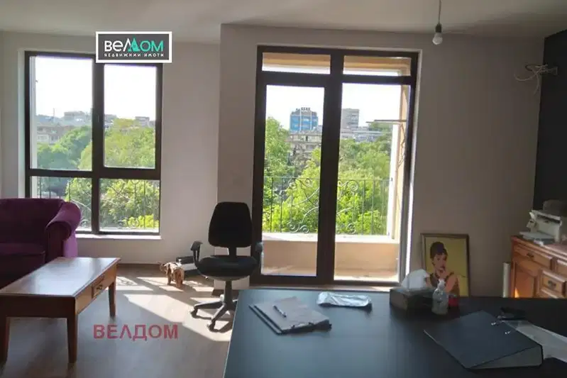 Office in Varna, Centyr
