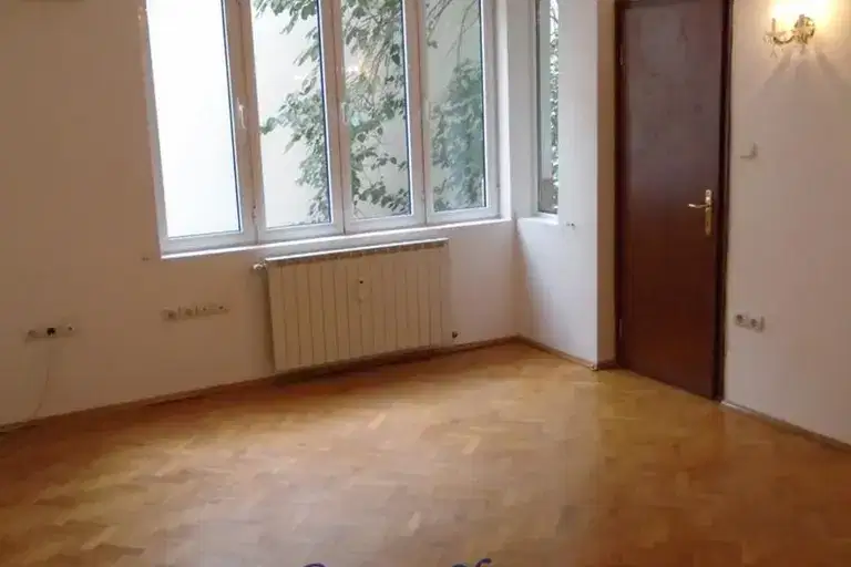 Офис в София, Център