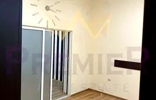 Офис във Варна, Център