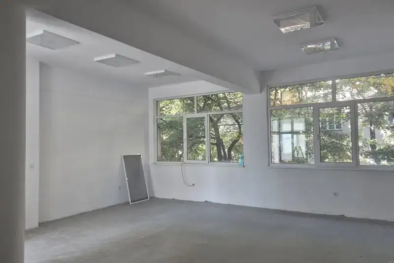 Office in Pernik, Centyr