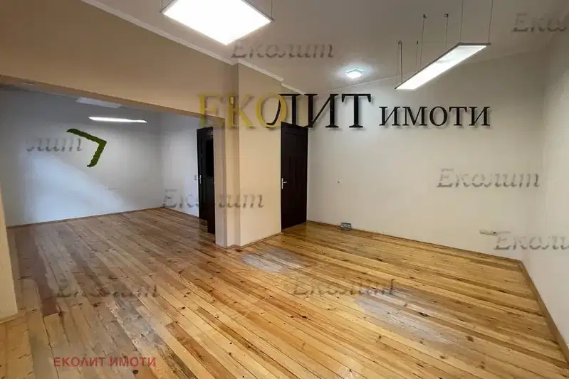 Office in Sofiya, Doktorski Pametnik
