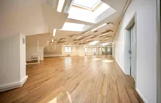Офис в София, Докторски паметник