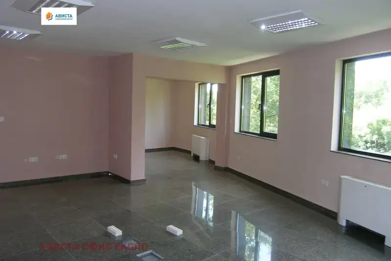 Офис в София, Хладилника