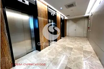 Офис в София, Хладилника