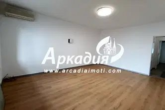 Офис в Пловдив, Христо Смирненски