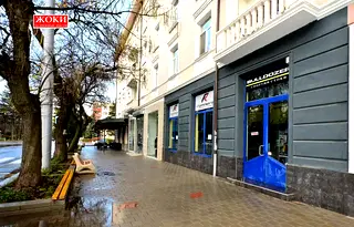 Офис в Перник, Изток