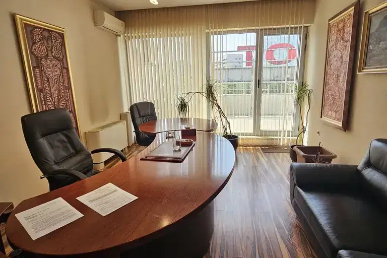 Офис в София, Изток