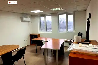 Офис в Перник, Изток
