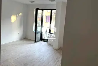 Офис във Варна, Колхозен пазар