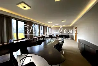 Офис във Варна, Владислав Варненчик 1