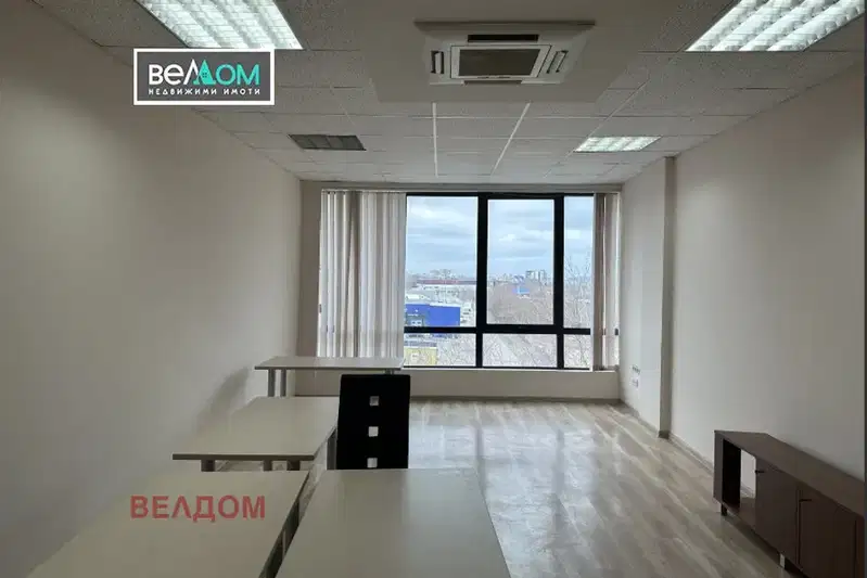 Office in Varna, Metro