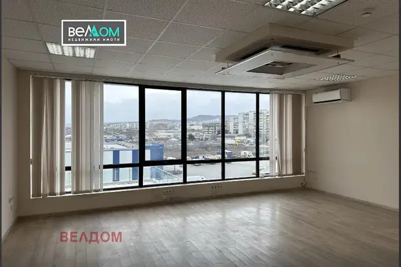 Office in Varna, Metro