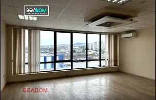 Офис във Варна, Метро