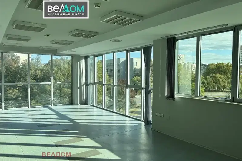 Офис във Варна, Младост 1