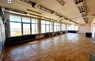 Офис в Русе, Широк център
