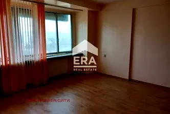 Офис в Плевен, Широк център