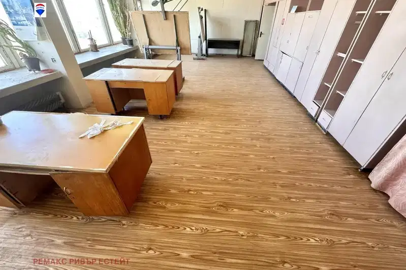 Офис в Русе, Широк център