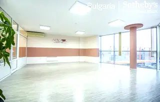 Офис в София, Враждебна